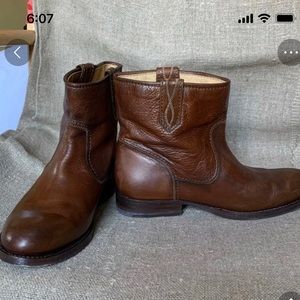 NWOT Jaime Short Frye Boots